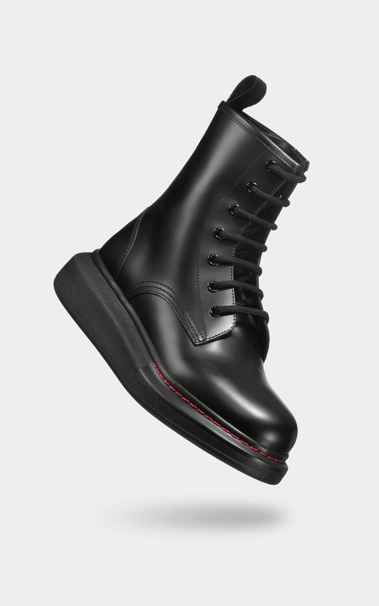 Alexander McQueen Leder Ankle Boots Tread aus Leder in Schwarz Damen Schuhe Stiefel Flache Stiefel 